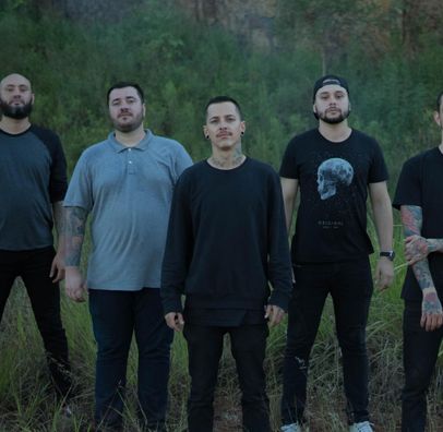 Foto de House Goes Down