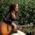 Portada de la canción "Quem Mente Não Ama", de Julia Loureiro