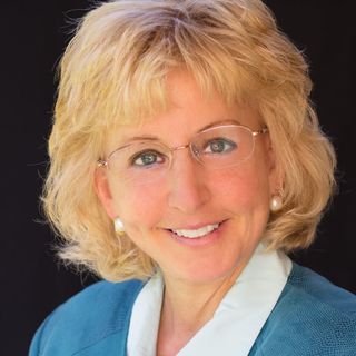 Why Data Teams and Leaders Miscommunicate and How Analytic Translators Fix It