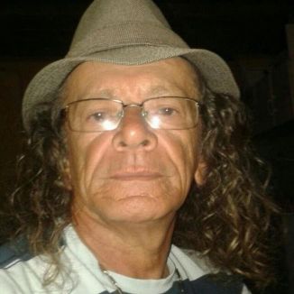 Foto da capa: o rei dos cornos roberto alexandre o homem sem cifre e um animal indefeso