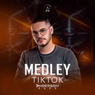 Foto da capa: Medley do Tik Tok VL.1