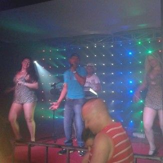 Foto da capa: leozinho bom bom bom pra balanca