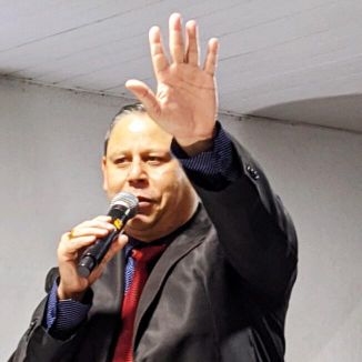 Foto da capa: DEUS VAI TIRAR DA PROVA " LUCIANO DE JESUS "