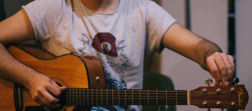 Post em destaque: Aprenda como trocar as cordas do violão do jeito certo