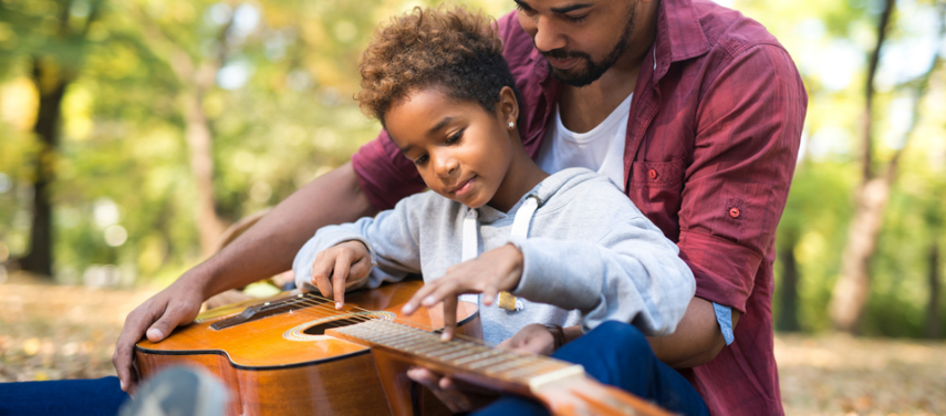 Post em destaque: 13 músicas de Dia dos Pais para tocar no violão