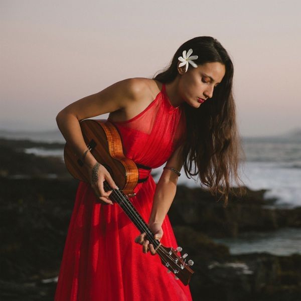 Taimane Gardner domina el ukelele