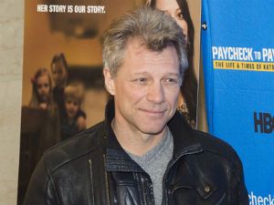 Bon Jovi, astro do rock nos anos 80, está de volta grisalho e quer