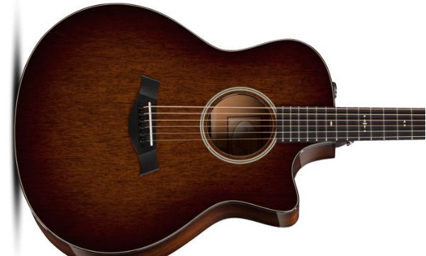 guitarra hecha con caoba