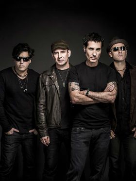 Conheça a trajetória do Capital Inicial em 10 vídeos