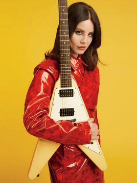 Lana Del Rey revela suas influências para Kim Kardashian em entrevista