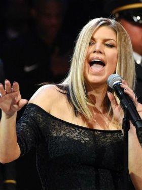 “Tentei o meu melhor”, diz Fergie sobre desastrosa performance ao vivo