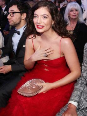 Azealia detona Lorde: ‘nunca será a Fiona Apple que ela pensa que é’