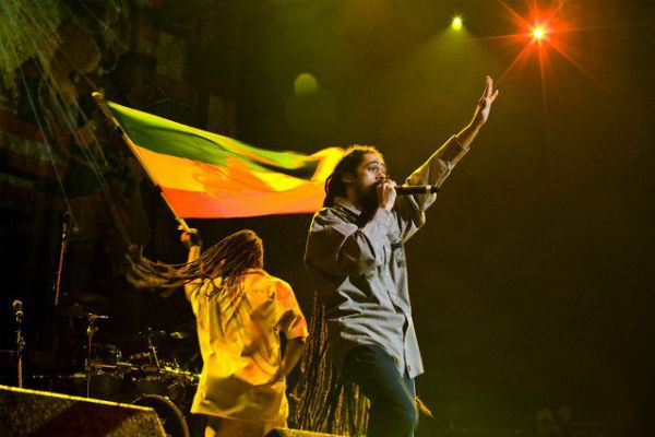 Artistas jamaicanos defendem as cores do reggae