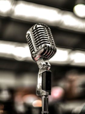 No “Dia da Música”, a arte sofre com a perda de duas vozes icônicas