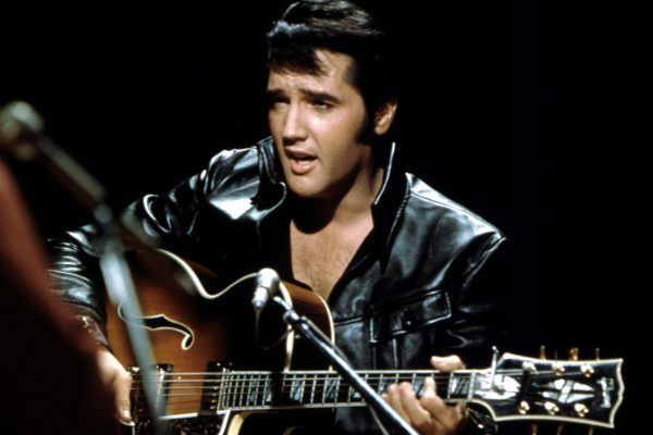 Elvis Presley levou rock pra Inglaterra