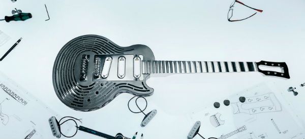 Guitarra inquebrável foi desenvolvida por empresa sueca