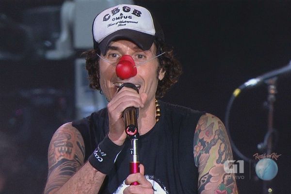 Com nariz de palhaço, Dinho Ouro Preto virou meme no Rock in Rio de 2013