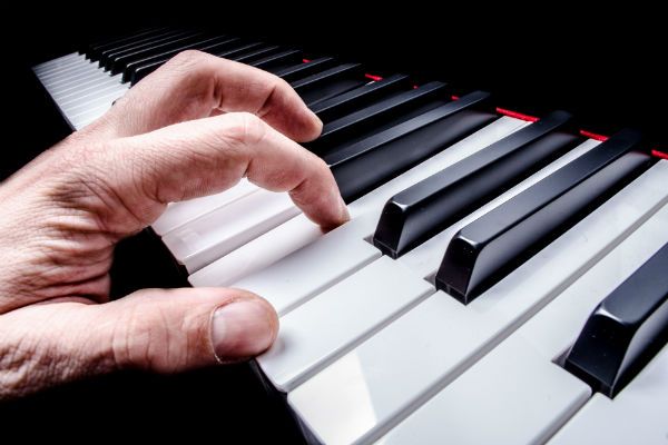 Nota isolada no piano permite a descoberta do ouvido absoluto