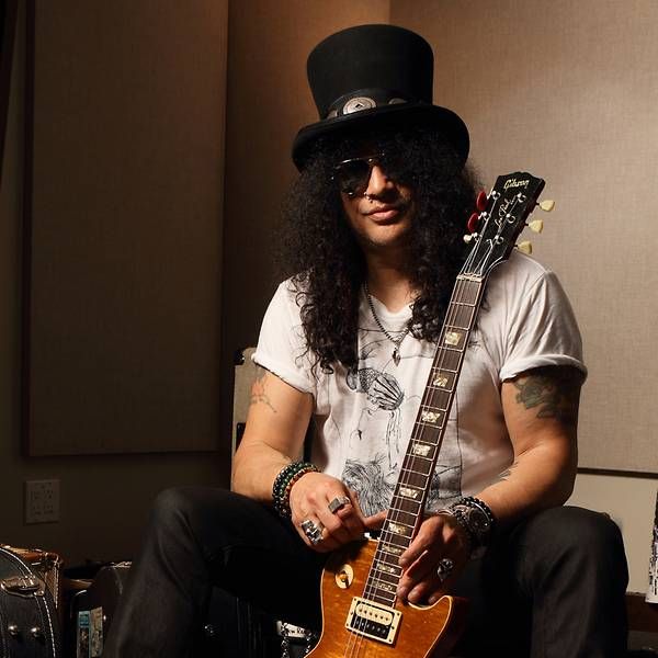 Slash, o guitarrista da cartola toca no Guns N' Roses