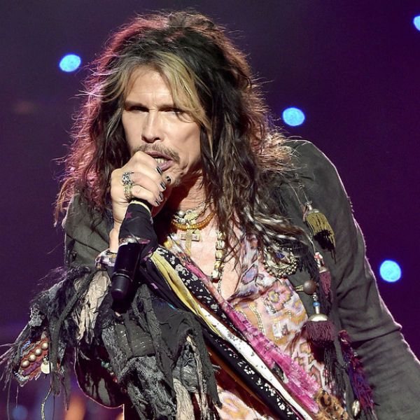 Steven Tyler, vocal do Aerosmith, deu bronca em fã que filmava show