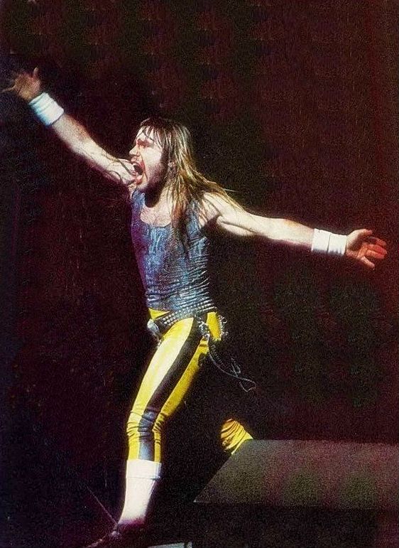 Bruce Dickinson durante show do Maiden, em 1985, no Rock in Rio I