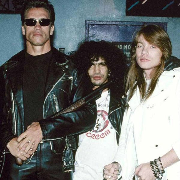 Arnold Schwarzenegger, Slash e Axl Rose nos bastidores do clipe de You Could Be Mine 