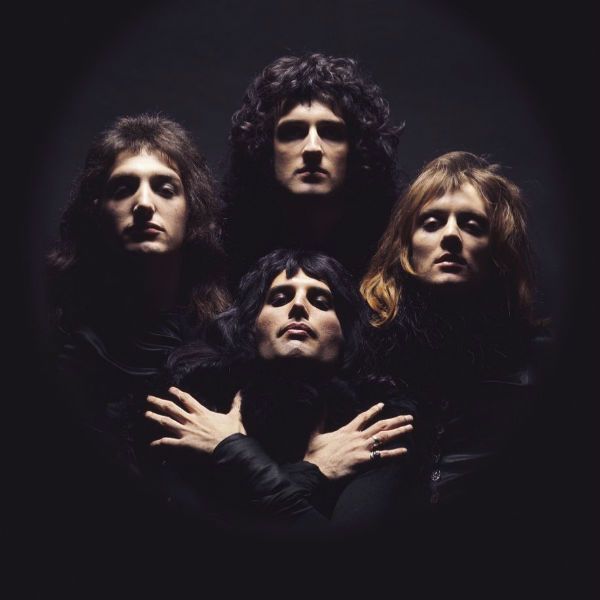 Queen posa para divulgar o single Bohemian Rhapsody