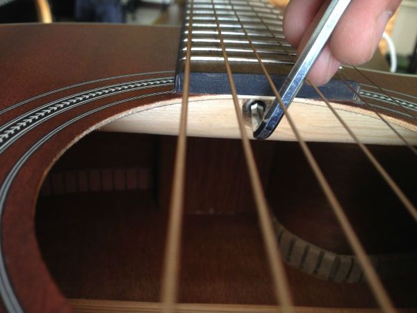 Chave allen é usada para regular o tensor do braço do violão 