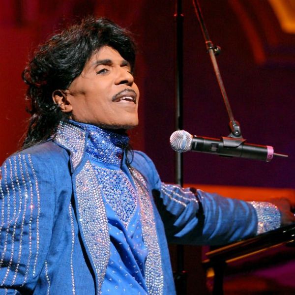 Little Richard já mais velho, sentado ao piano