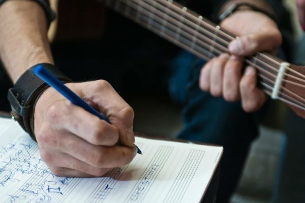 La teoría musical es fundamental para un músico