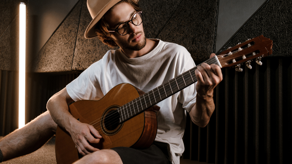 7 músicas com pestana para praticar no violão