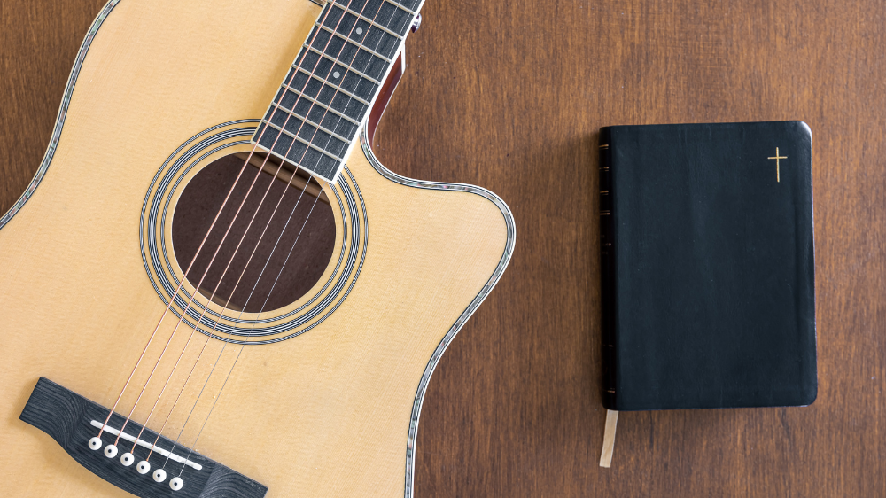 15 músicas gospel antigas para incluir no repertório