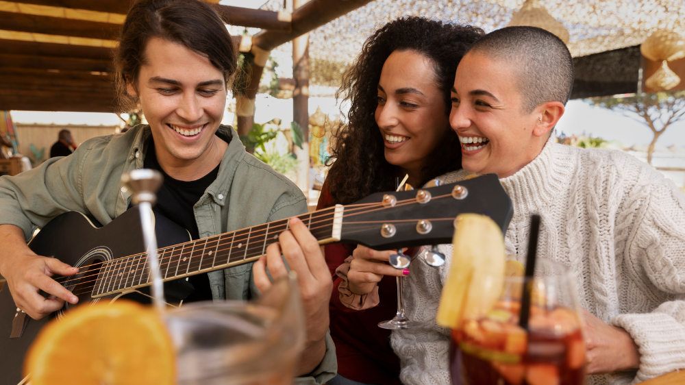 9 músicas sobre amizade para tocar agora