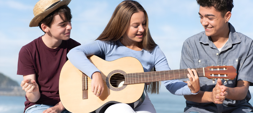 8 músicas sobre amizade para tocar no violão