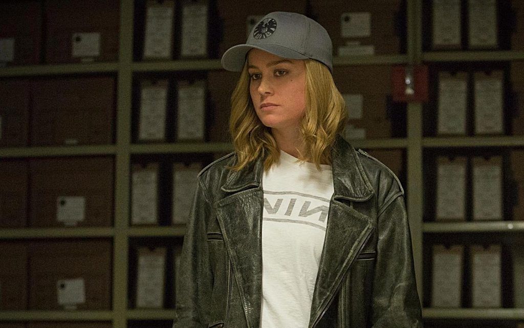 Brie Larson em cena do filme Capitã Marvel como a personagem Carol Denvers