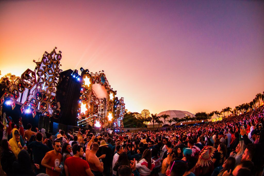 Palco do festival de música eletrônica XXXPerience Festival.