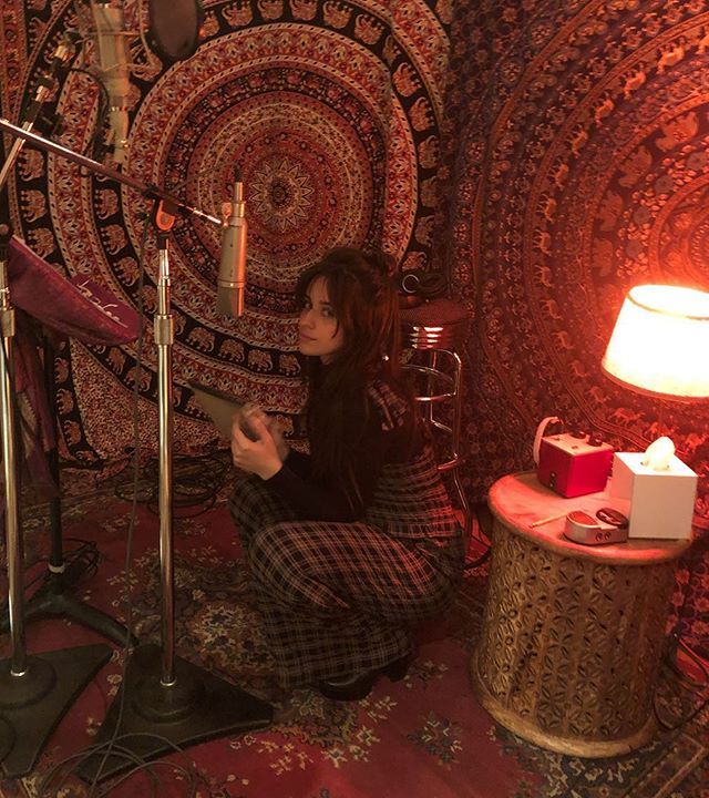 Camila Cabello gravando seu novo álbum.