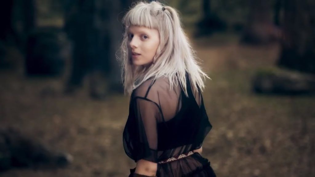 Aurora, cantora indie