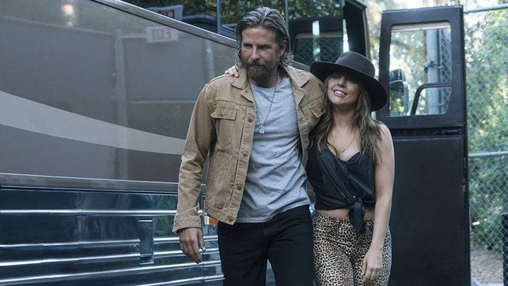 Lady Gaga e Bradley Cooper como Ally e Jackson Maine