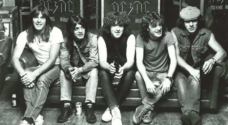 Biografia do AC/DC: conheça a história da banda de hard rock - LETRAS ...