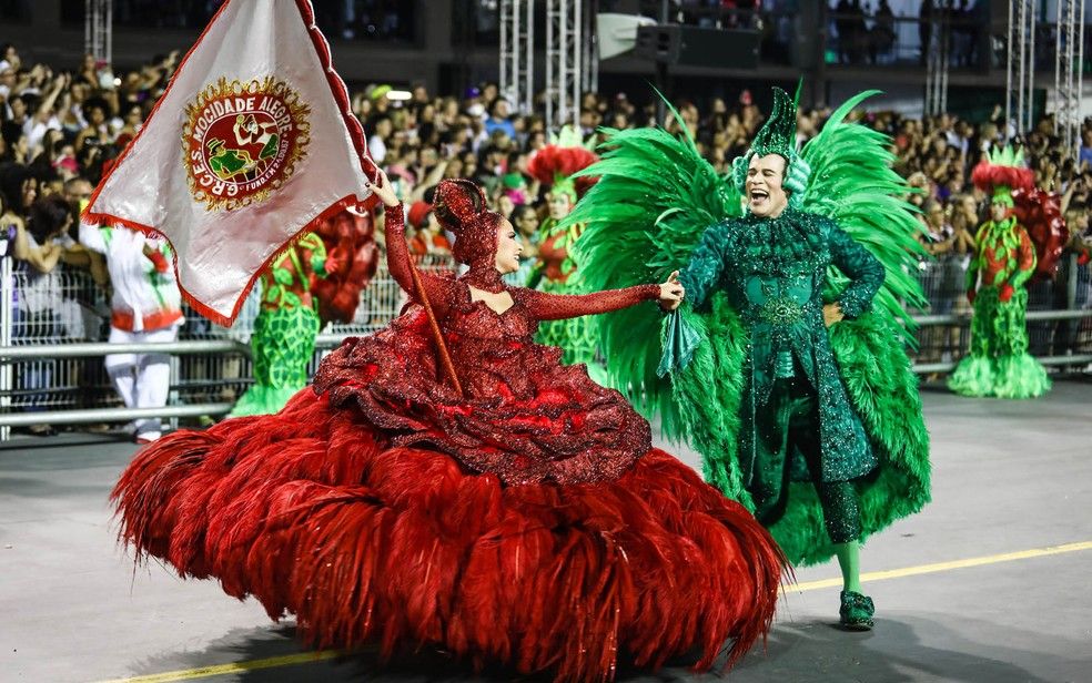 Desfile da escola Mocidade Alegre em 2019