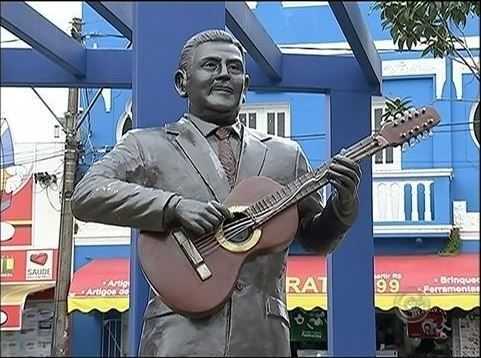 Estátua de Teddy Vieira