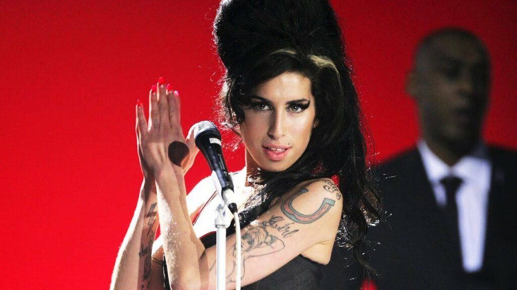 Relembre as 15 melhores músicas de Amy Winehouse