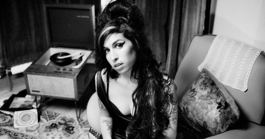 Amy Winehouse, que faz parte do clube dos 27