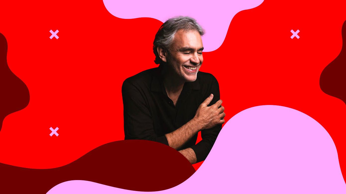 Andrea Bocelli é clicado bem à vontade, só de toalha, na Itália - Quem