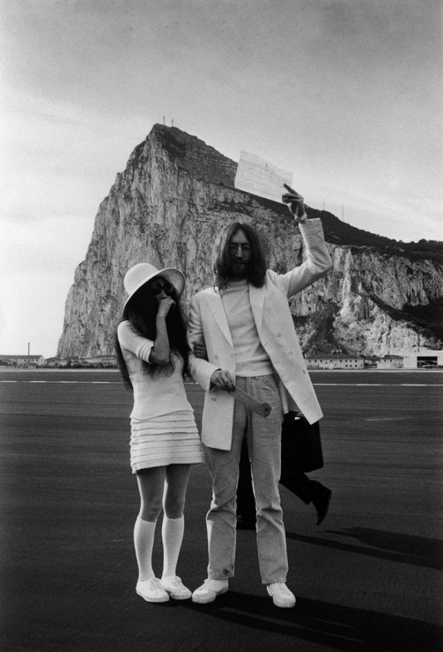 John Lennon e Yoko Ono após o casamento