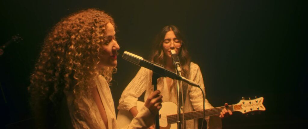 ANAVITORIA no clipe de Explodir