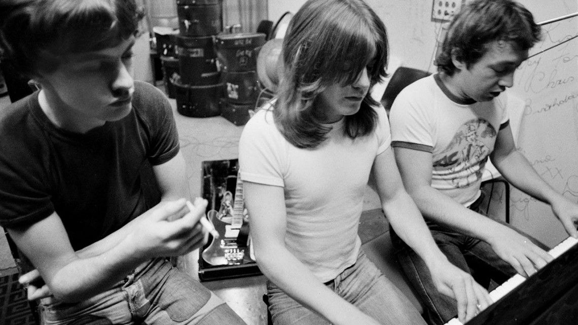 Biografia do AC/DC: conheça a história da banda de hard rock - LETRAS ...