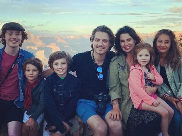Taylor Hanson e família