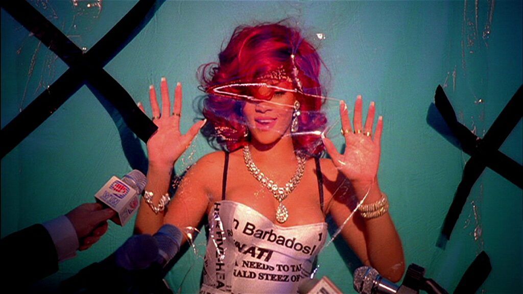 Rihanna no clipe de S&M